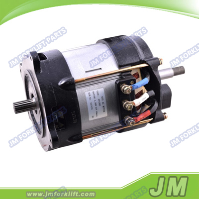 Traveling drive motor